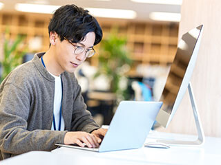 在宅勤務 月収74万円 英語活かす 私服 Pmアシスタントの派遣の仕事情報 株式会社キャリアデザインセンター No エン派遣